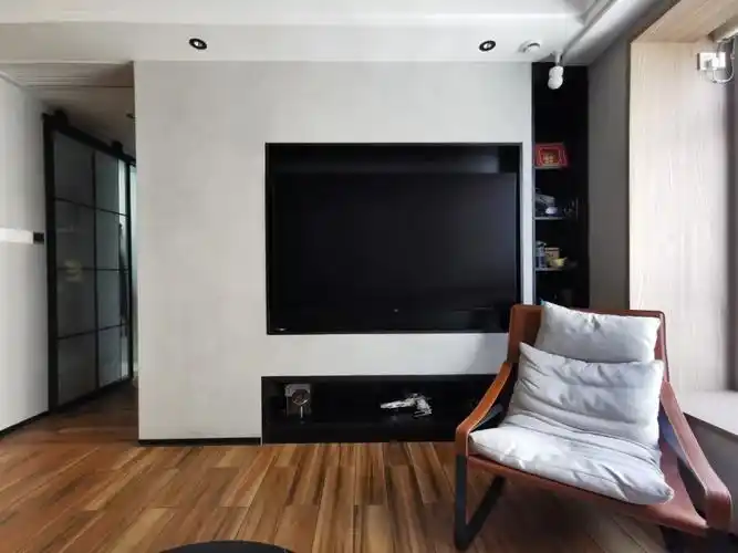 极简空间用黑色踢脚线.