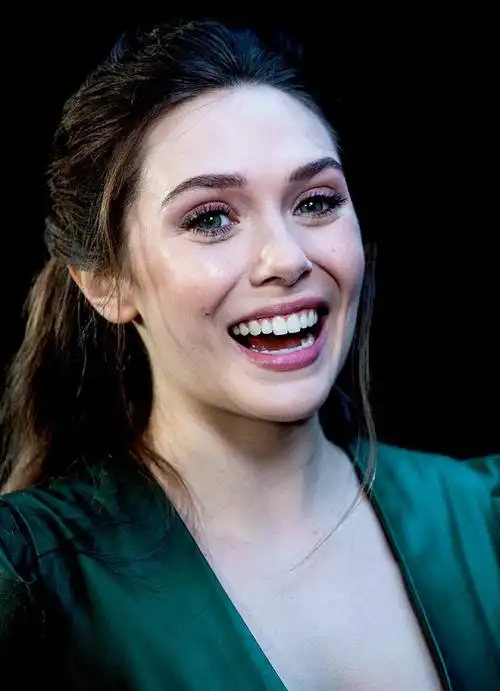 elizabeth olsen,绯红女巫,加公众号:颜值种草机