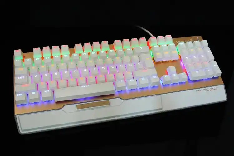 七剑剑尊金属背光幻彩青轴全键无冲机械键盘