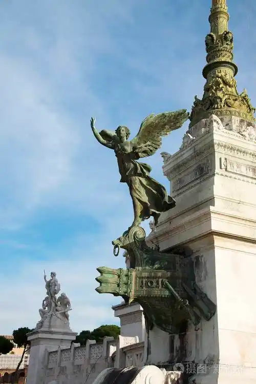 在维克托伊曼纽尔二世的纪念碑翅女人的雕像在威尼斯广场威尼斯广场