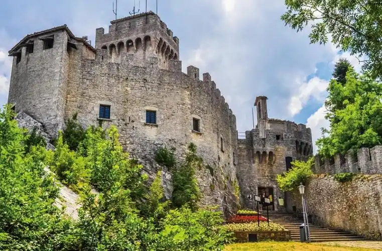 遗世而独立的圣马力诺