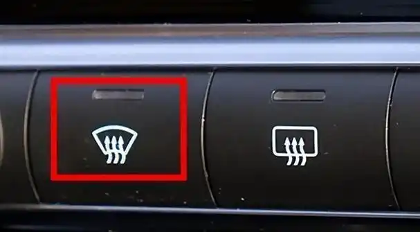 摸了16年方向盘才知晓:车窗起雾不用开空调,教你1招,轻松除雾