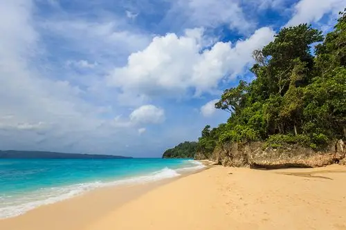 普卡海滩在长滩岛最北部,是长滩岛的第二大海滩,以闪亮的普卡贝壳闻名