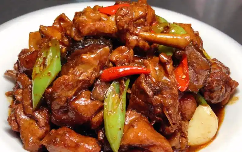 厨师长教你酱爆鸭的家常做法,步骤详细,酱香浓郁下酒又下饭