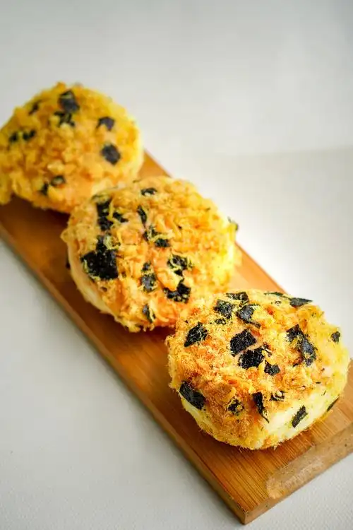 海苔肉松小面包