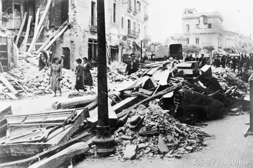 在其公布的西班牙馆国际世界博览会举行六周后的空中轰炸格尔尼卡的