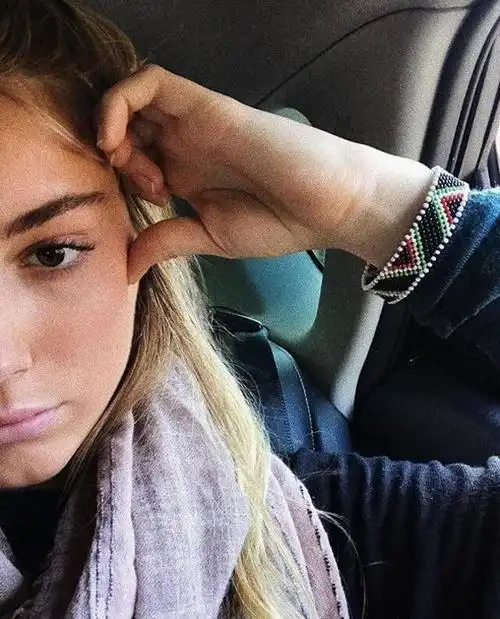 26           菲戈女儿丹妮埃拉20岁了,出落的清纯又美丽,非常动