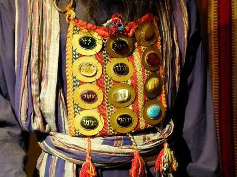 二十八6～14 以弗得 亚伦的祭司服饰之中最重要的一样是以弗得.