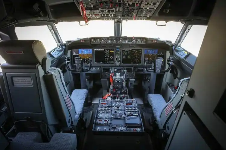 max的主要新技术特征:leap-1b发动机,"先进技术"翼梢小翼和大型驾驶舱