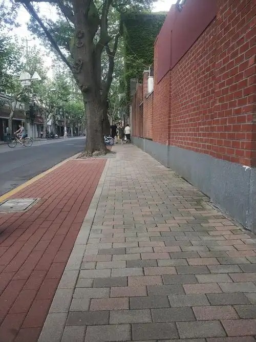 2018年静安寺街道美丽街区愚园路道路小广场改造