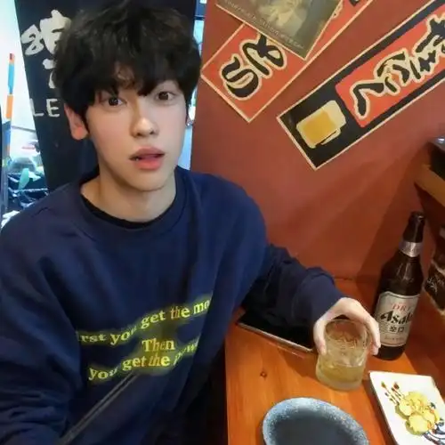 分享一组超绝的男生头像!    #颜值