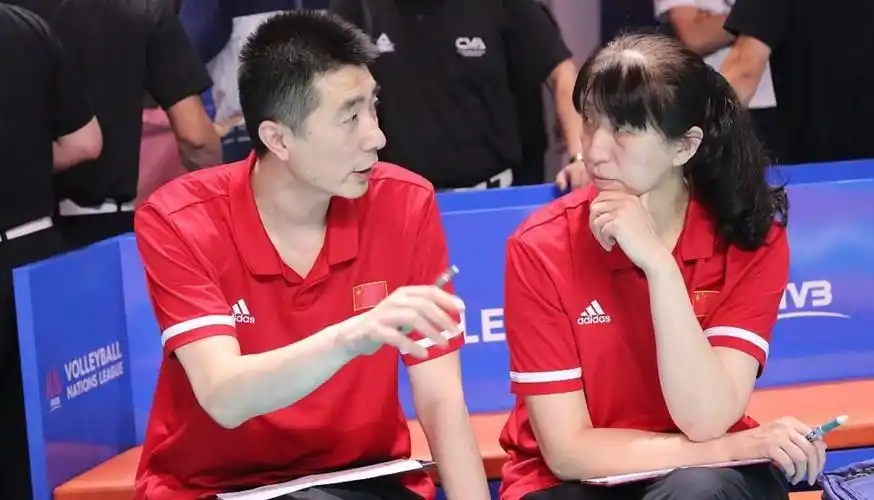 赖亚文简历(女排老将赖亚文,与丈夫长跑13年结婚,儿子喊她阿姨,现官至