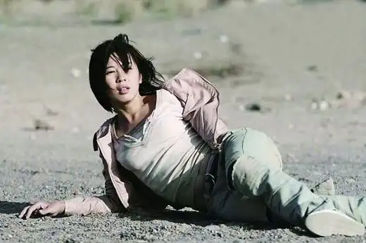 评《无人区》:黄渤大部分时间是坐在地上举着枪