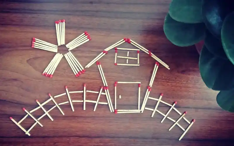 火柴棒除了可以点火,还可以拿来拼出极有创意的小屋!