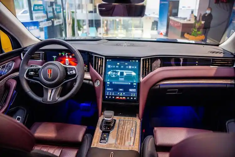 探店中大型suv红旗hs7 功能配置丰富 外观大气有特色