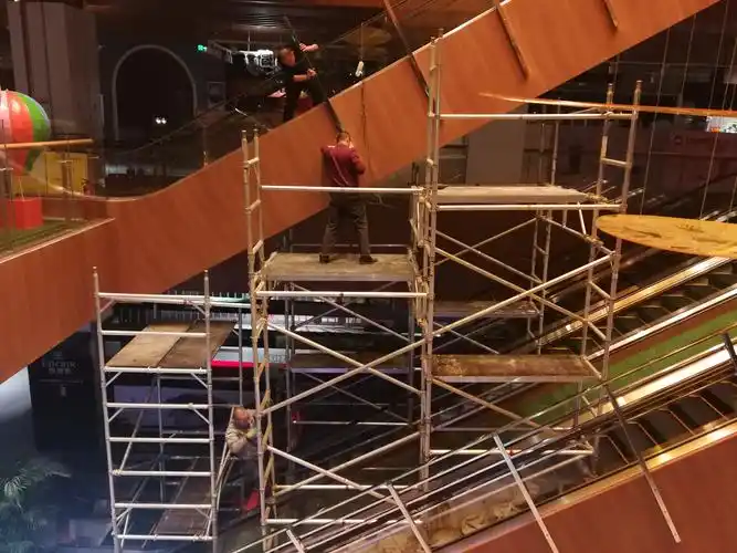 扶梯式脚手架双排搭建