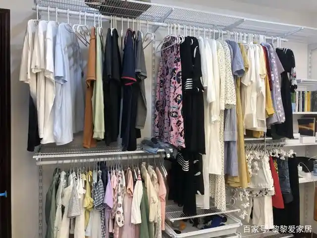 按衣服的长短分:长衣,短衣 按种类分:内搭和外套 按用途分:工作装可以