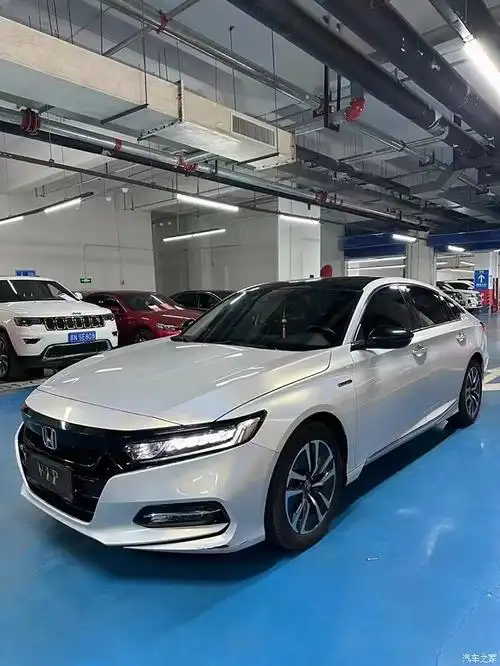 98 新到21年混动雅阁,个人一首,七万多