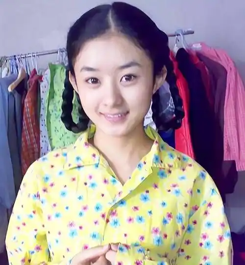 演员赵丽颖:曾被导演说像猪嘴,如今逆袭成实力顶流,她有多励志_小时候