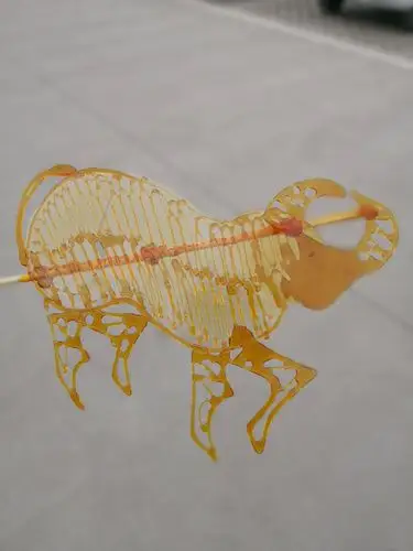 惊喜的发现了中国传统的糖画,感叹我大中国人民真是超级智慧啊!