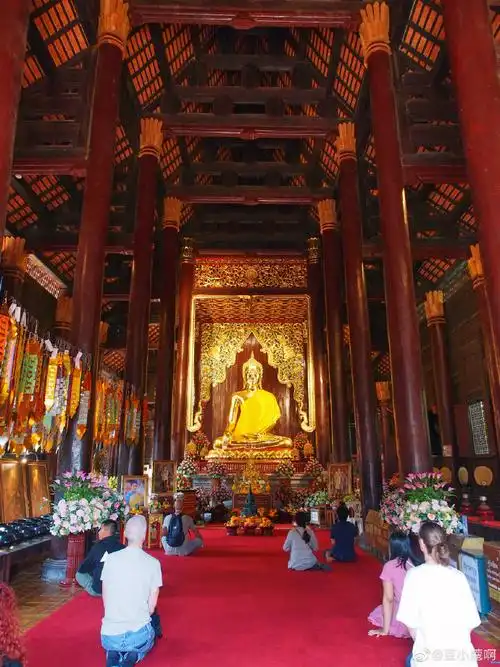 清迈,盼道寺,又名柚木寺,整座大殿都是用柚木建造的,纯泰北兰纳风格