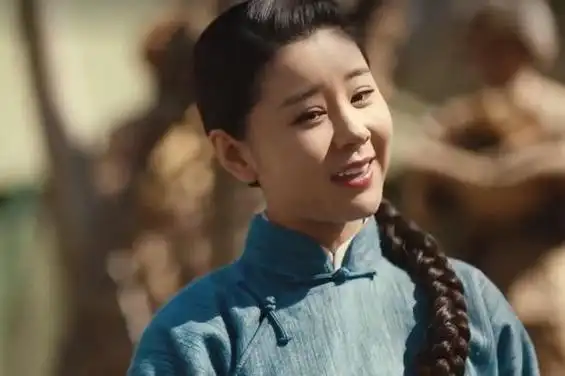 《平凡的世界》田晓霞扮演者李小萌再度出山,饰演春苗,结局感人
