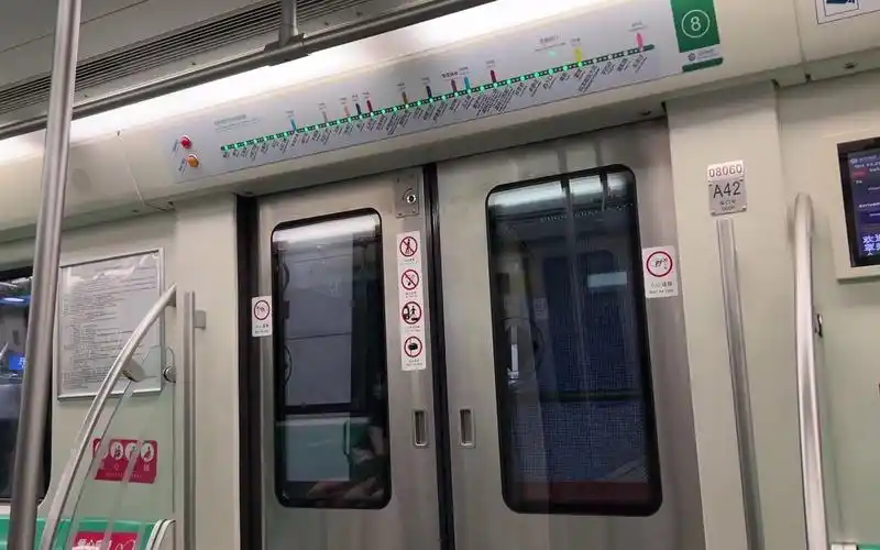 【北京地铁】8号线08060车组驶出霍营站 / 2022年10月22日