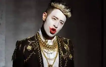 同样cos小丑,薛之谦霸气,朱一龙冷艳,看到蔡徐坤:是本尊吧_潘玮柏