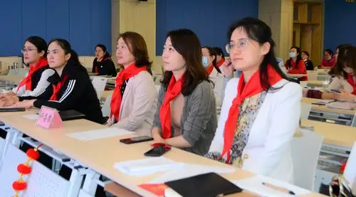 强化专业化水平和履职能力李沧区中小学少先队辅导员赛资格