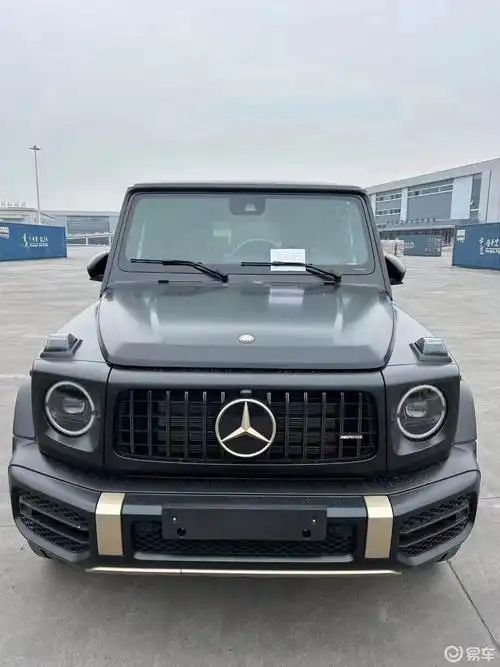 奔驰g级amg两侧头灯内部结构更换为全新造型的led前大灯