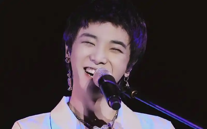 华晨宇的神仙微笑#有了你,就拥有了星辰大海_哔哩哔哩_bilibili