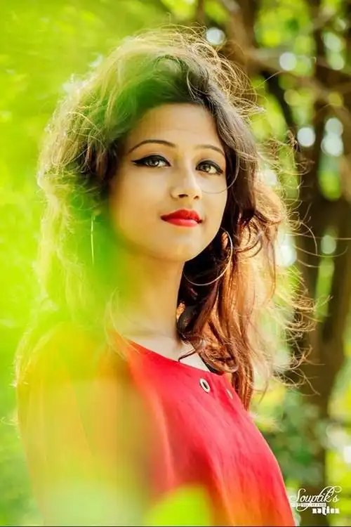 网络爆红印度少女 橄榄绿瞳色迷倒一众网友