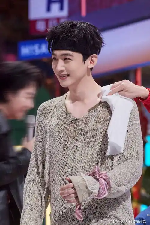 白敬亭正式复工!