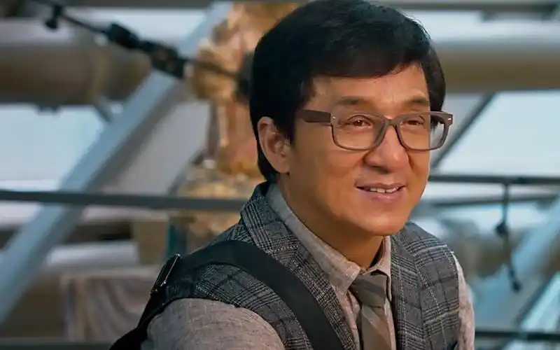 外国人说成龙只是个没有战斗力的教授 结果被打脸_哔哩哔哩 (゜-゜)つ