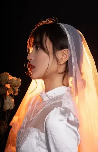 单人复古婚纱照穿婚纱大概是每个女孩子的梦想吧就是那种恰巧的温柔和