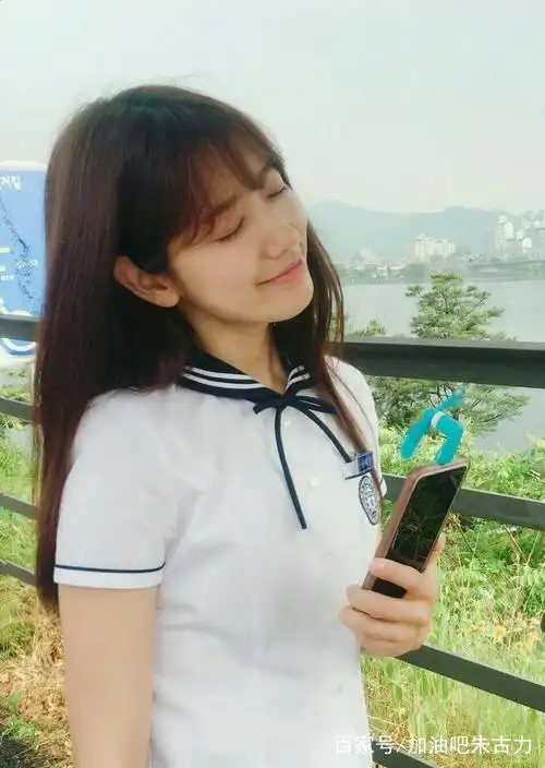 朴信惠校服look合集,清纯甜美,不愧是"韩国校服女神"