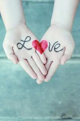 两只手上写的心形love浪漫爱情设计素材高清图片下载