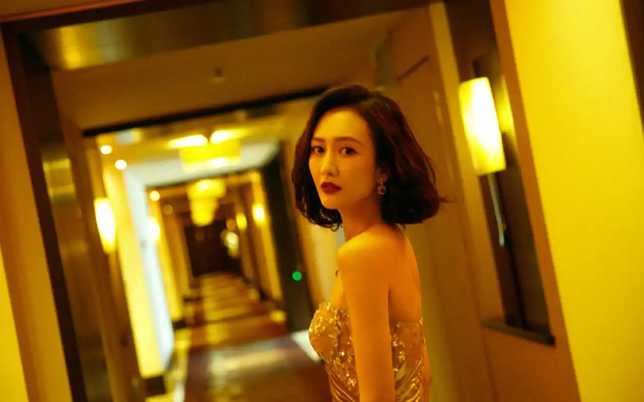 王鸥性感典雅写真桌面壁纸