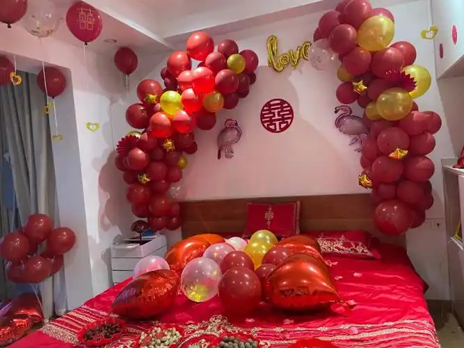 布置新人就是想着把房间装饰一下因为亲戚那些都在老家在广州这边结婚