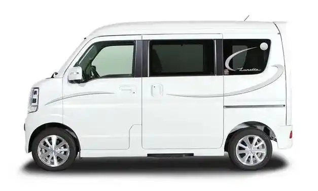 铃木面包车改房车?能睡两人,能淋浴!才16万出头!