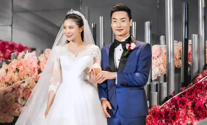 跳水队颜值cp秦凯何姿大婚8套婚纱照简直美翻