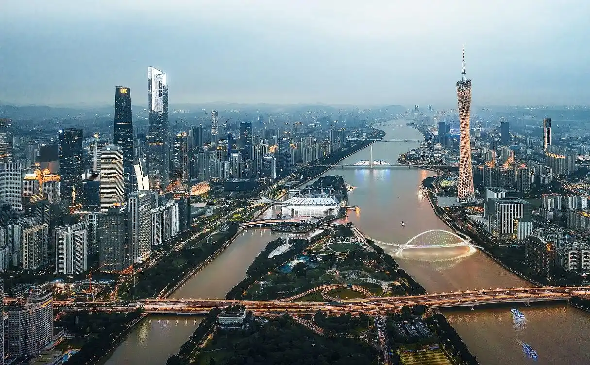 珠江新城,广州国际金融城,琶洲西区构成了广州一江两岸的"黄金三角"区
