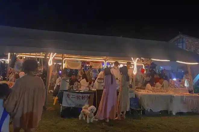帐篷集市:有吃有喝,有逛有玩……|夜市|摆摊|丽江|小吃摊_网易订阅
