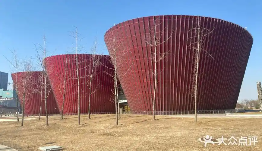 太原长风文化商务区位于汾河西岸长风西大街南侧