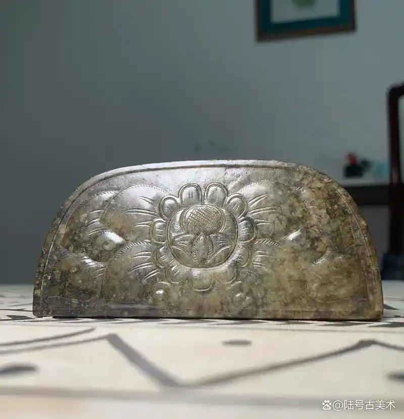 玉梳背唐代美人摇