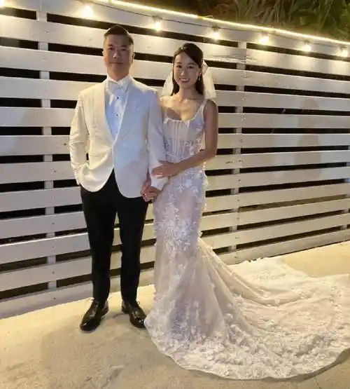 黄心颖与大14岁丈夫办婚礼!