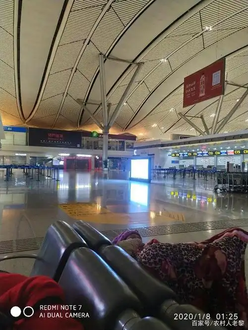 坐飞机到了贵阳龙洞堡国际机场.