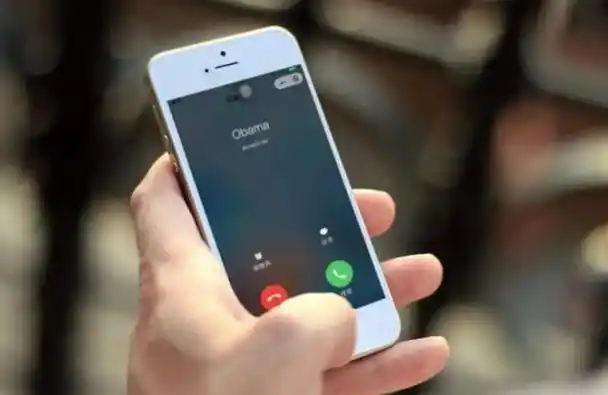 以前手机还不是智能机,也没有那么多功能使用,打电话也是使用自带的