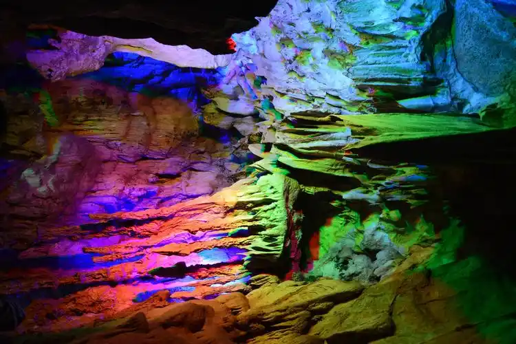 南宁武鸣伊岭岩