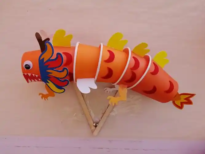 纸杯舞龙庆祖国70华诞